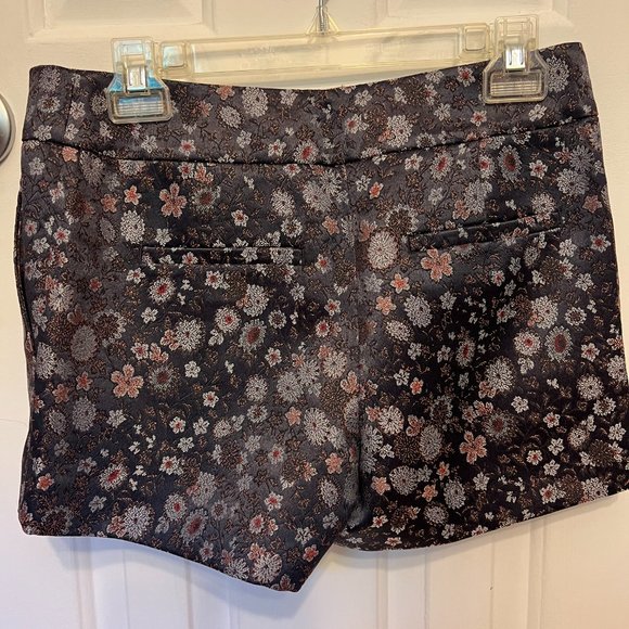 Ann Taylor LOFT Brocade Floral Shorts Size 00 - Picture 2 of 3